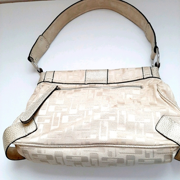 Cute Guess Shoulder Bag - Picture 2 of 7
